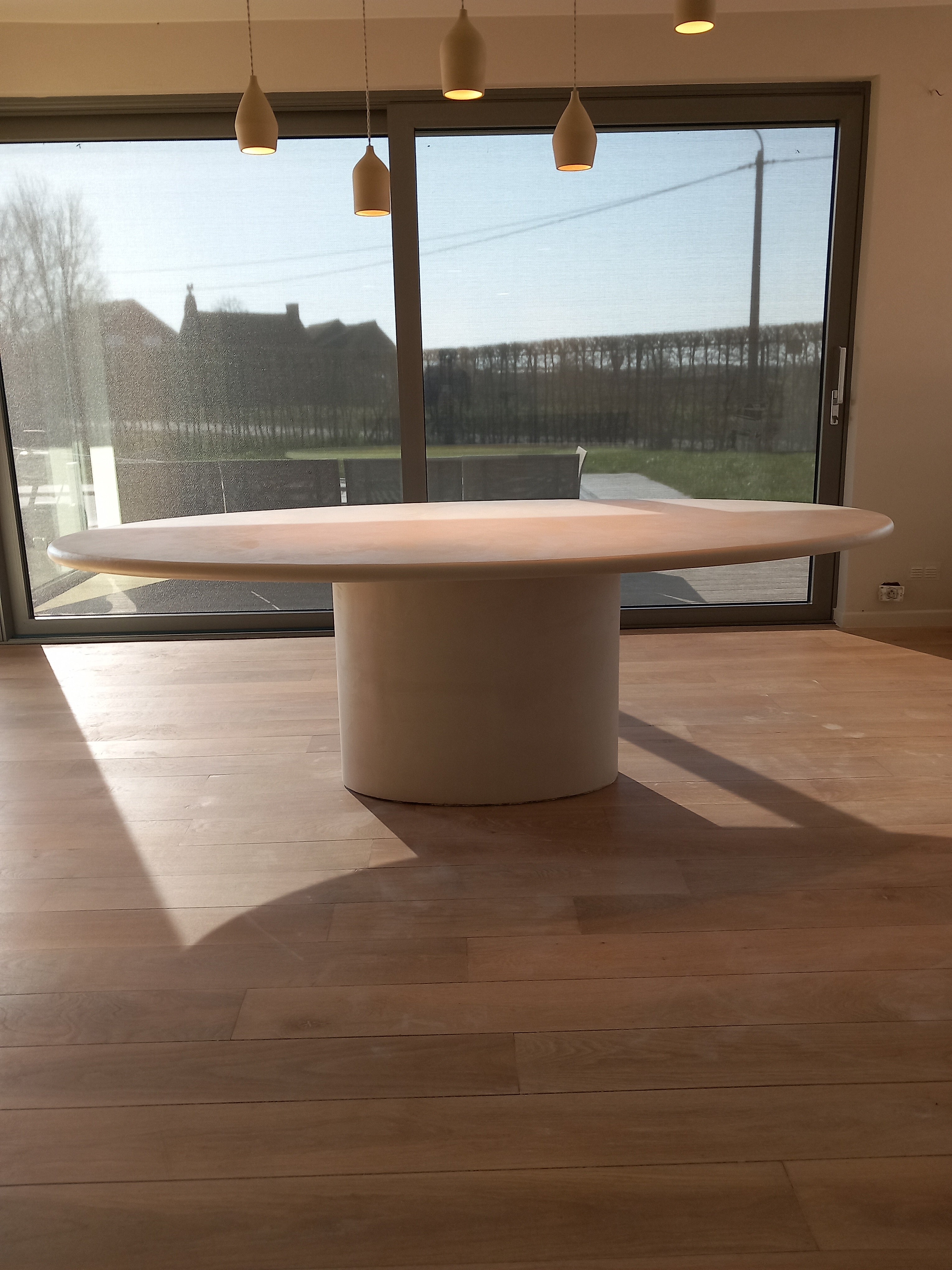 Lois-Oval Mortex Table