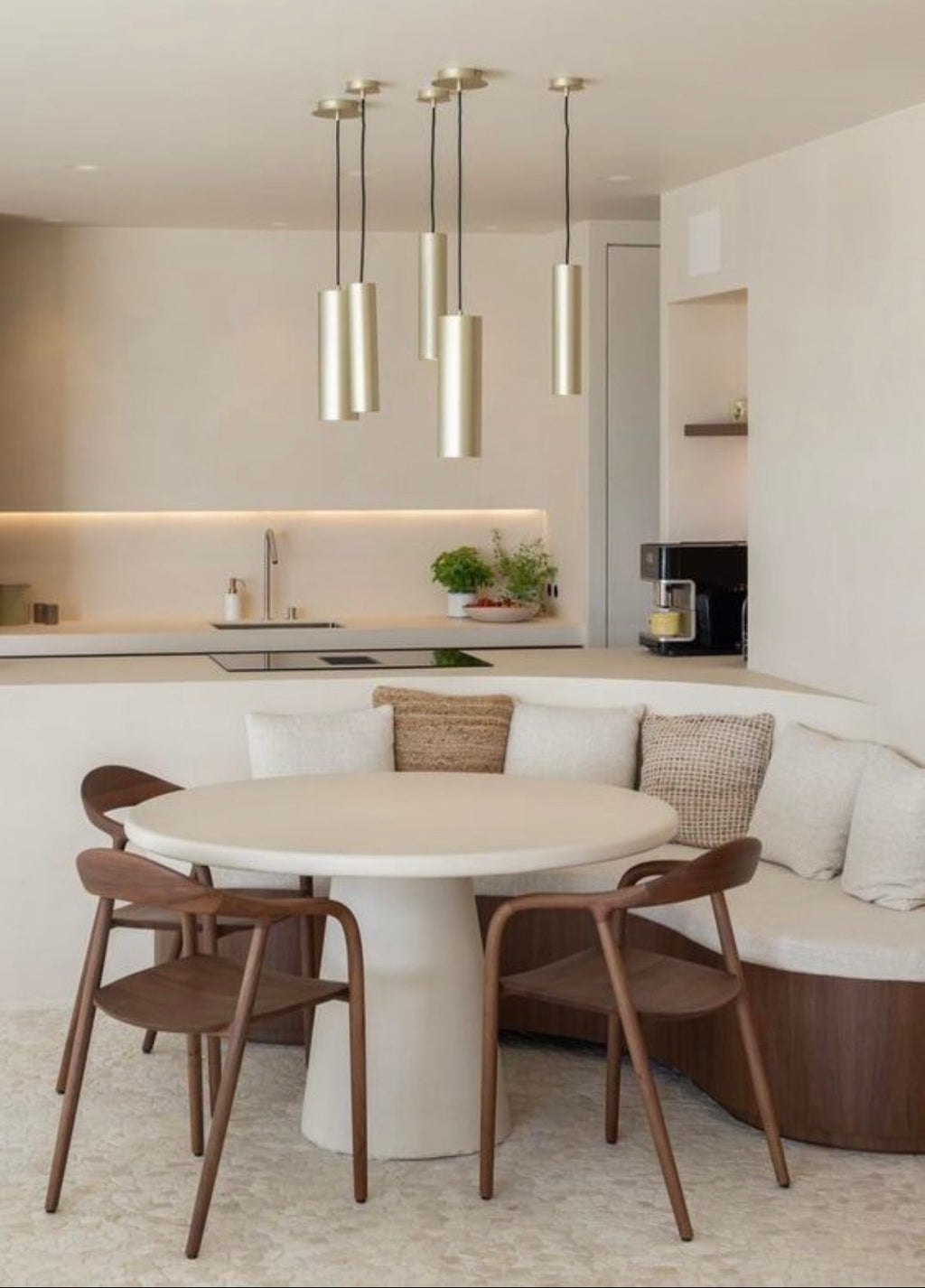 Ardene-Round Mortex Dining Table – Sculptural Minimal Design